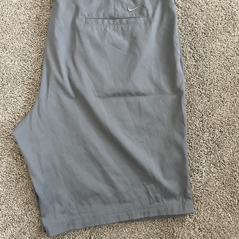 Mens Nike Golf Dry Fit Shorts 42W Gray - Picture 2 of 4